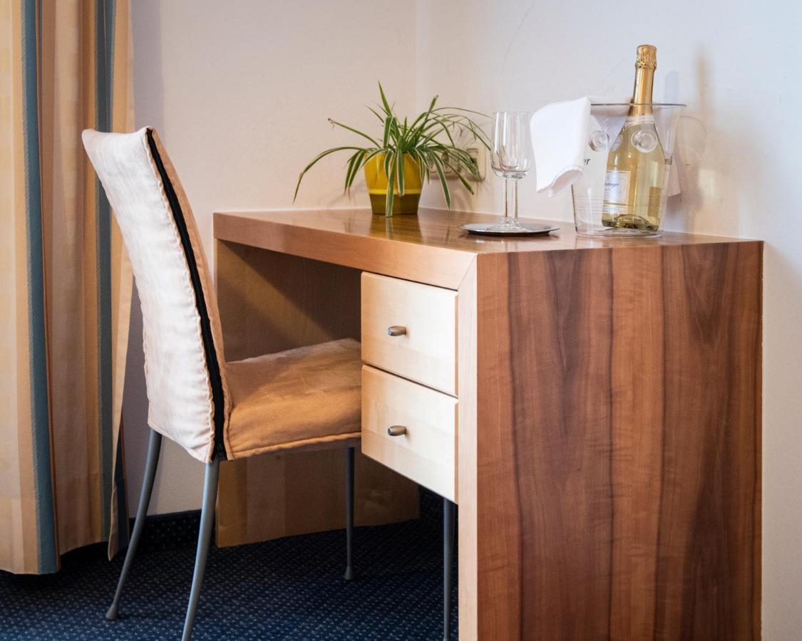 Parkhotel Zur Klause Bad Hall Eksteriør billede