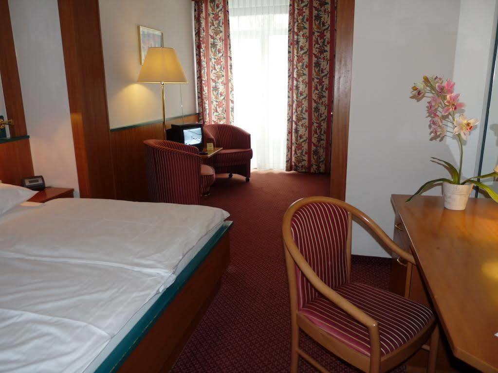 Parkhotel Zur Klause Bad Hall Eksteriør billede